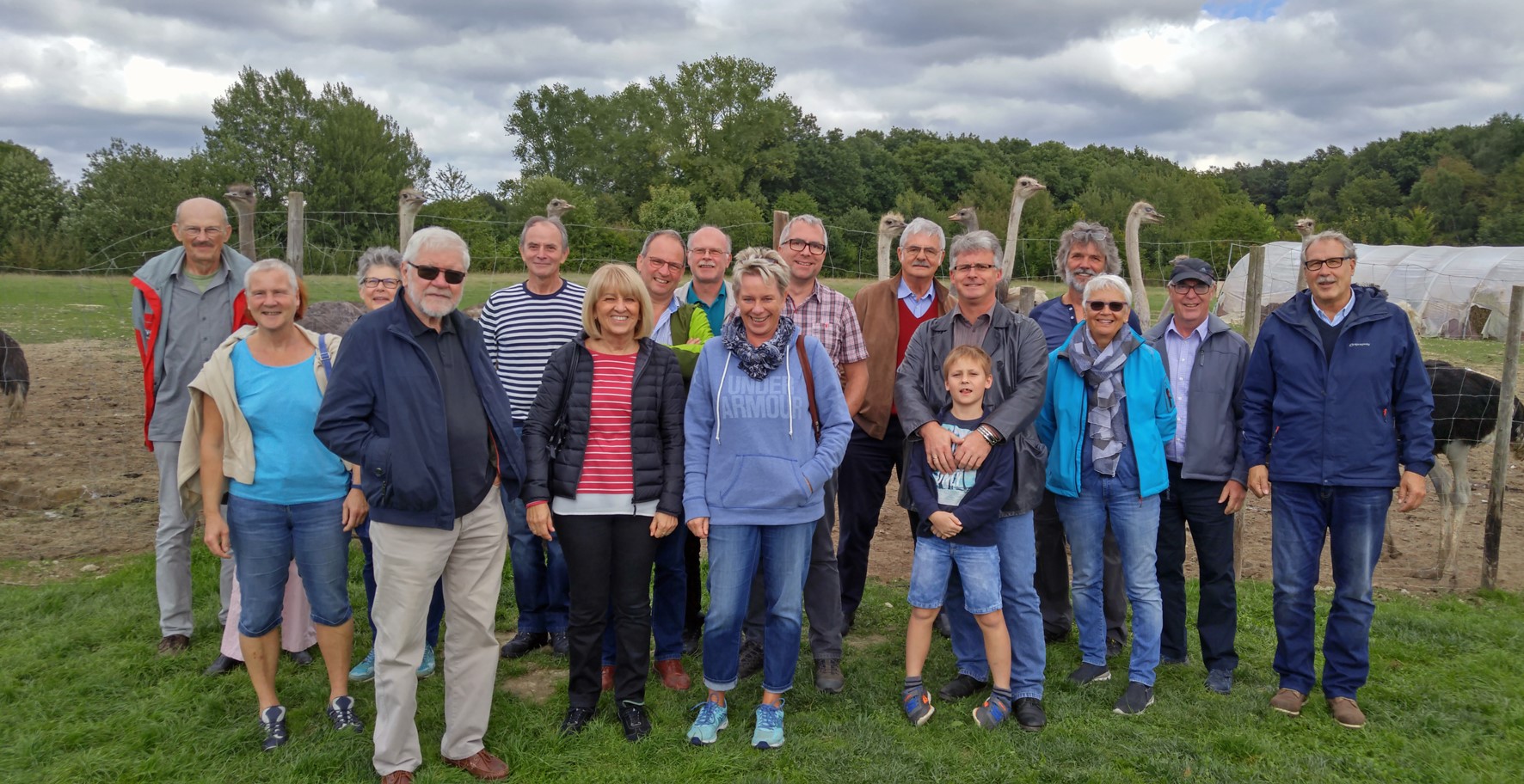 FBL Remagen besuchte Straußenfarm Gemarkenhof auf Plattborn