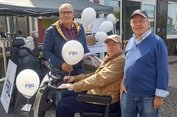 FBL-Ehrenvorsitzender Christian Iven besucht FBL-Stand