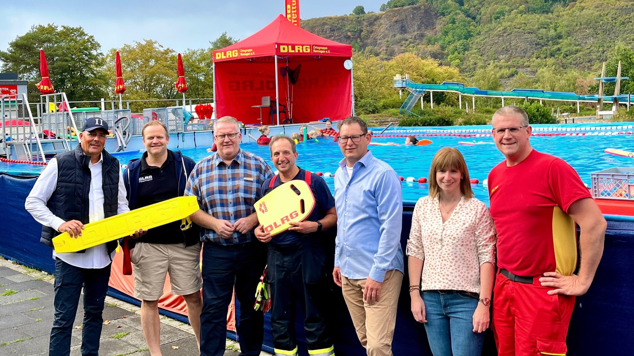 Pop-up-Schwimmbad in Remagen ist ein voller Erfolg – FBL-Fraktion informierte sich vor Ort über Nutzung, Sicherheit und Kosten